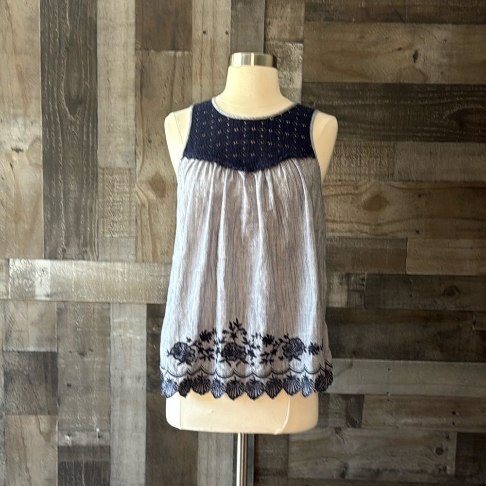 Liz Lange Maternity top XSmall elegant floral lace pregnancy summer vacation - Picture 12 of 12